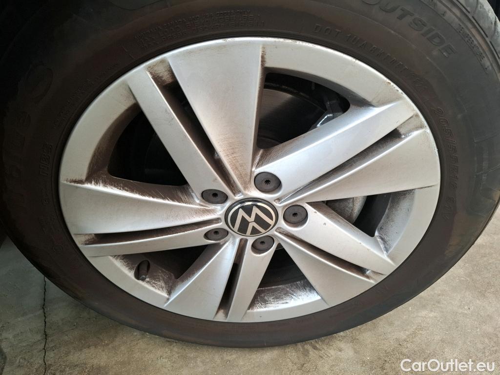  Volkswagen  Golf  VOLKSWAGEN / 2020 / 5P / Berline 1.0 eTSI OPF 110 DSG7 Life Business #19