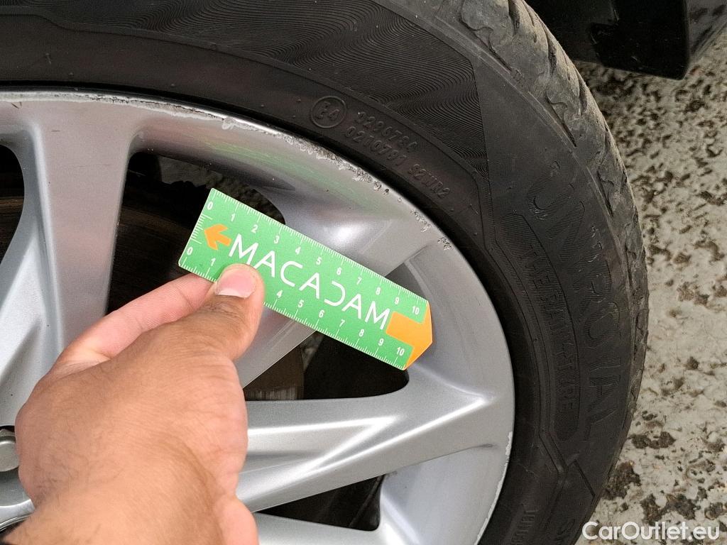  Toyota  Prius TOYOTA + / 2014 / 5P / monospace 136h SkyView #15