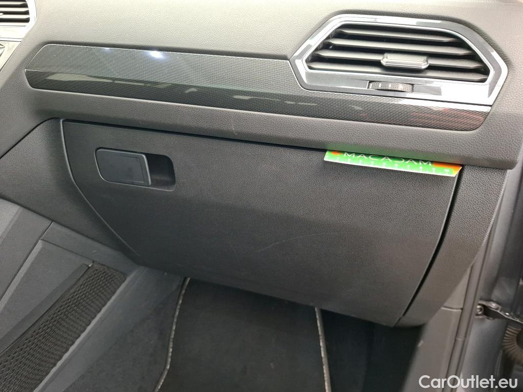  Volkswagen  Tiguan VOLKSWAGEN  Allspace 2017 5P SUV 2.0 TDI 150 DSG7 Carat #3