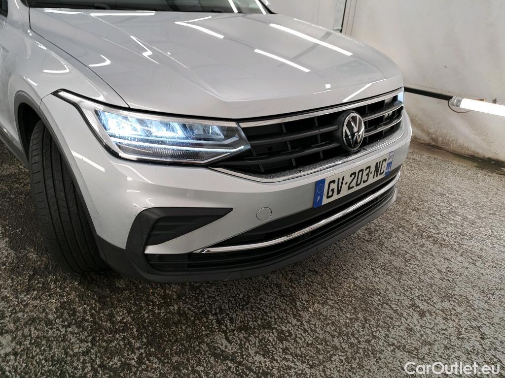  Volkswagen  Tiguan VOLKSWAGEN  / 2020 / 5P / SUV 1.5 TSI 150 DSG7 LIFE PLUS #1