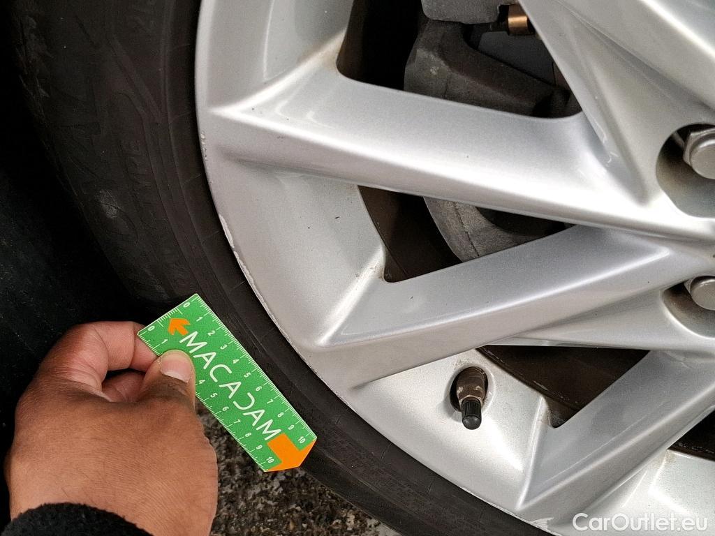  Toyota  Prius TOYOTA + / 2014 / 5P / monospace 136h SkyView #17