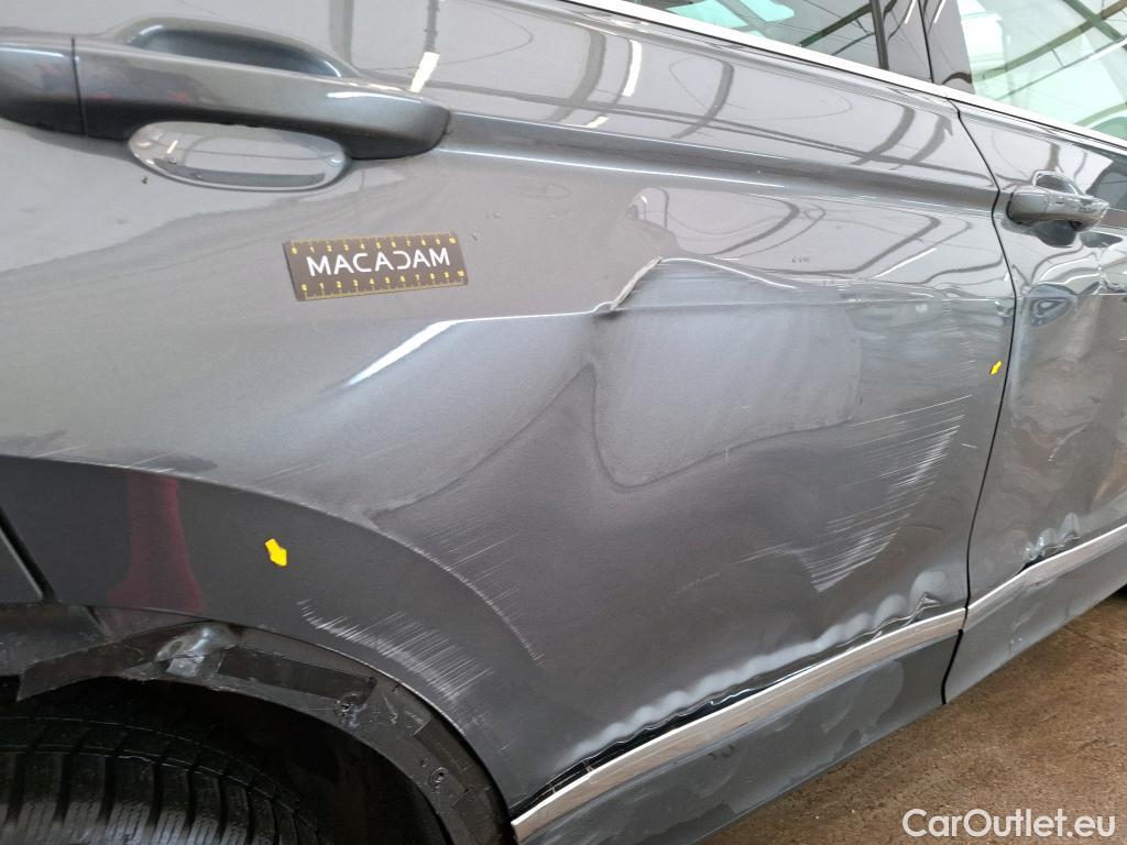  Volkswagen  Tiguan VOLKSWAGEN  / 2016 / 5P / SUV 2.0 TDI 150 DSG7 Confortline Business #3