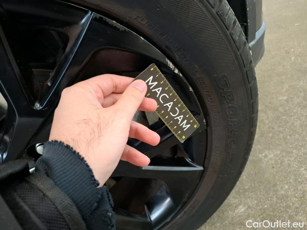  Toyota  C-HR TOYOTA  / 2016 / 5P / SUV 1.8 HYBRIDE 122 GRAPHIC #36