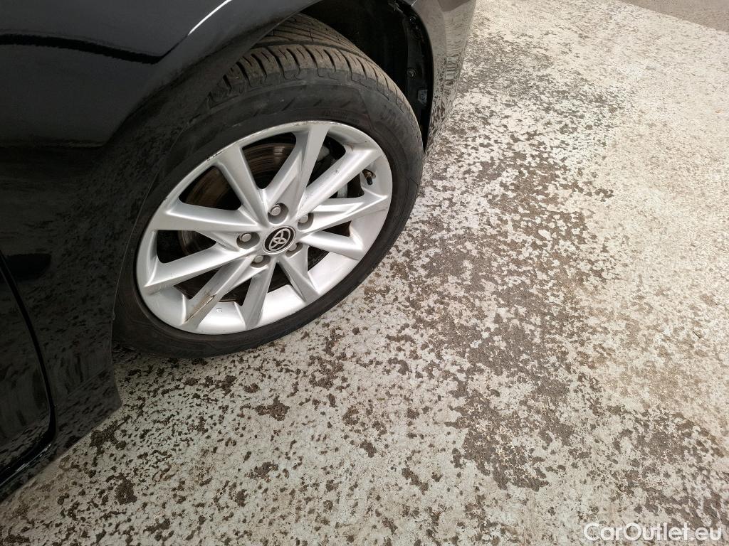  Toyota  Prius TOYOTA + / 2014 / 5P / monospace 136h SkyView #1