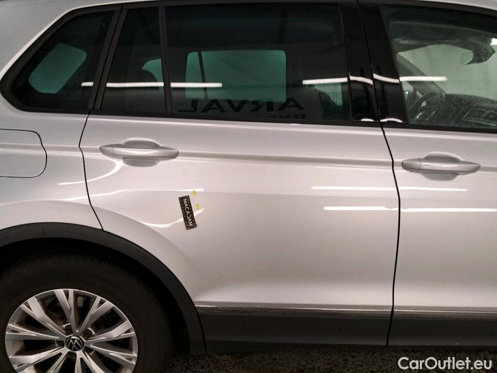  Volkswagen  Tiguan VOLKSWAGEN  / 2020 / 5P / SUV 1.5 TSI 150 DSG7 LIFE PLUS #15