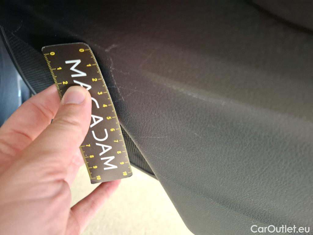  Toyota  C-HR TOYOTA  / 2016 / 5P / SUV 1.8 HYBRIDE 122 GRAPHIC #49