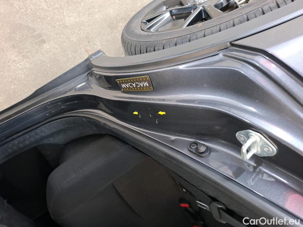  Toyota  C-HR TOYOTA  / 2016 / 5P / SUV 1.8 HYBRIDE 122 GRAPHIC #17