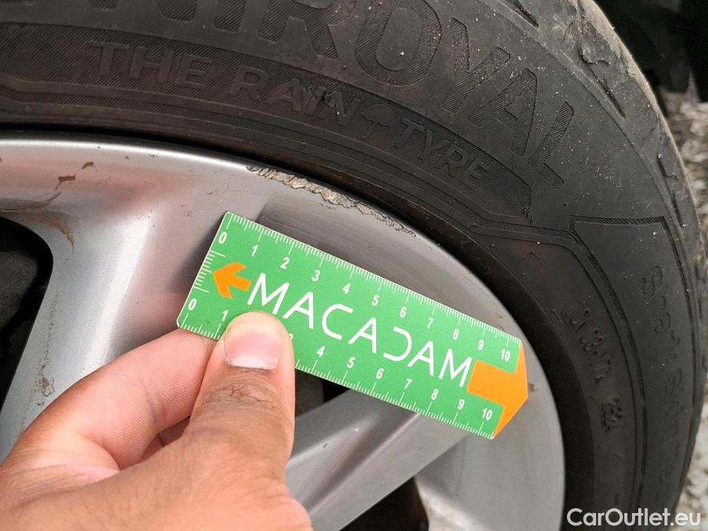  Toyota  Prius TOYOTA + / 2014 / 5P / monospace 136h SkyView #23