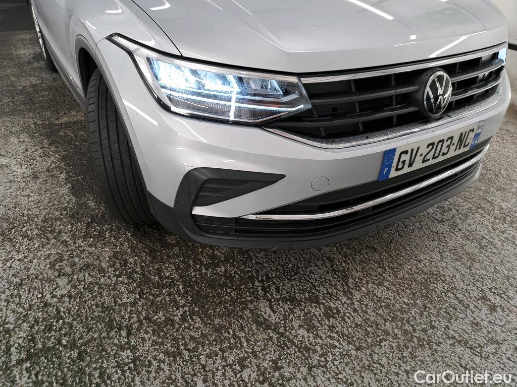  Volkswagen  Tiguan VOLKSWAGEN  / 2020 / 5P / SUV 1.5 TSI 150 DSG7 LIFE PLUS #17