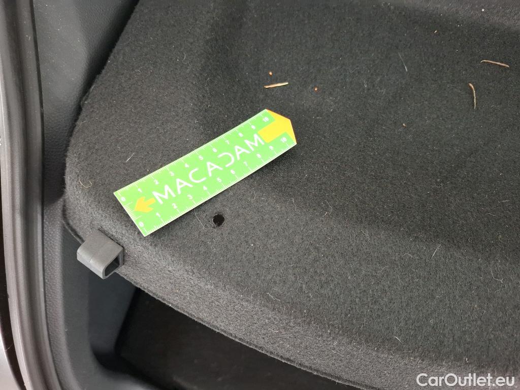  Toyota  Yaris TOYOTA  Hybride / 2019 / 5P / Berline Hybride 116h Dynamic Business Beyond Zer #35