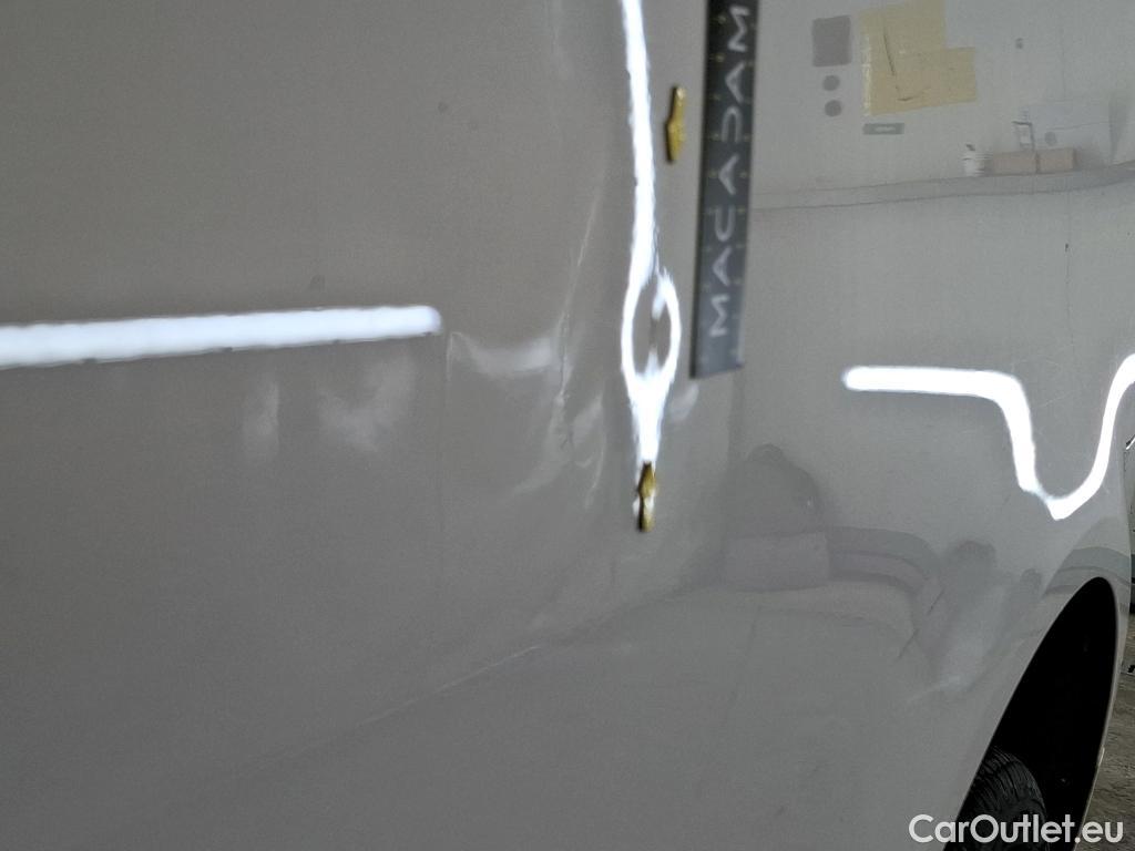  Volkswagen  Caddy VOLKSWAGEN  Maxi Van VU 4p Fourgonnette 2.0 TDI MAXI 150 Business Line Plus #19