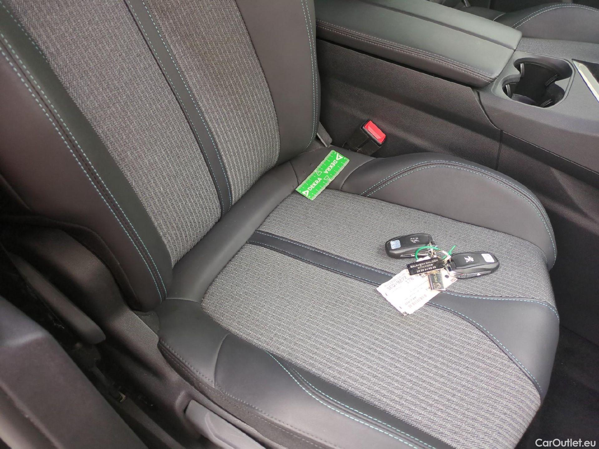  Peugeot  5008  Allure Pack 1.5 HDi 130CV BVA8 7 Sieges E6d #51