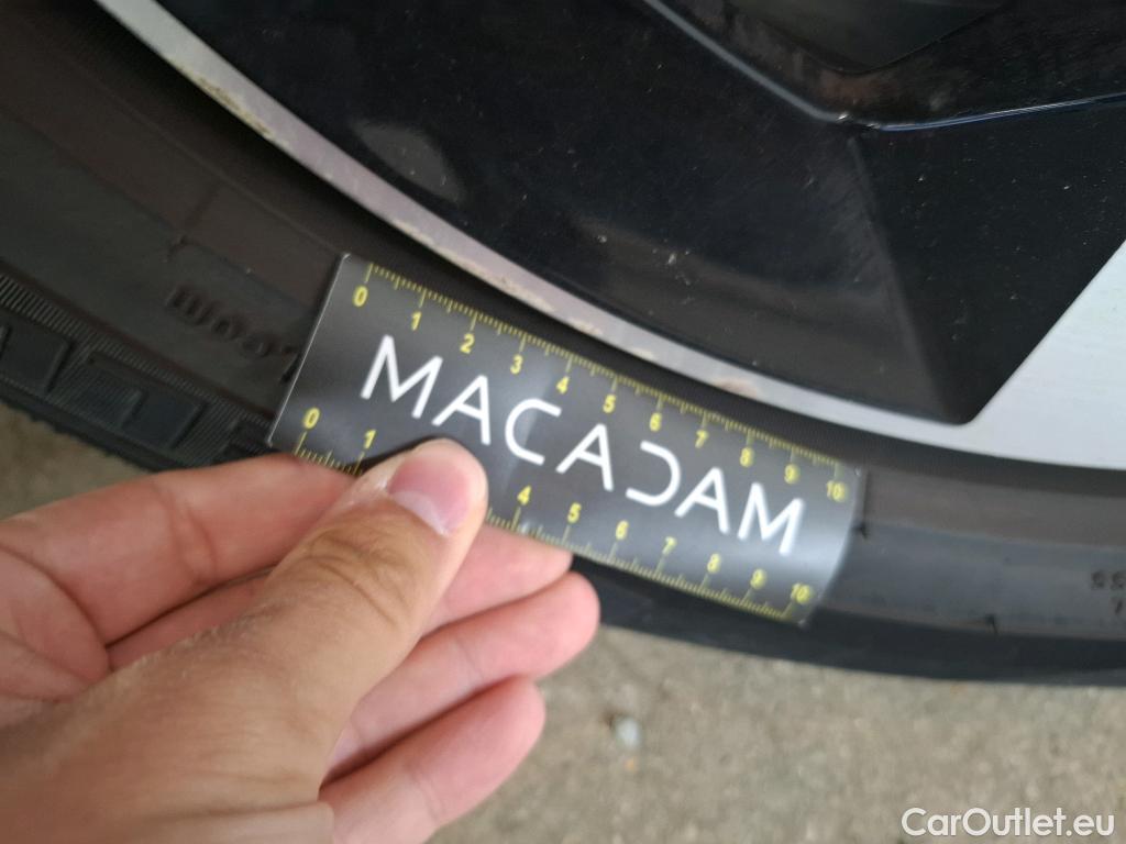  Mercedes  GLA MERCEDES-BENZ  / 2023 / 5P / SUV  250 e Business Line DCT #9