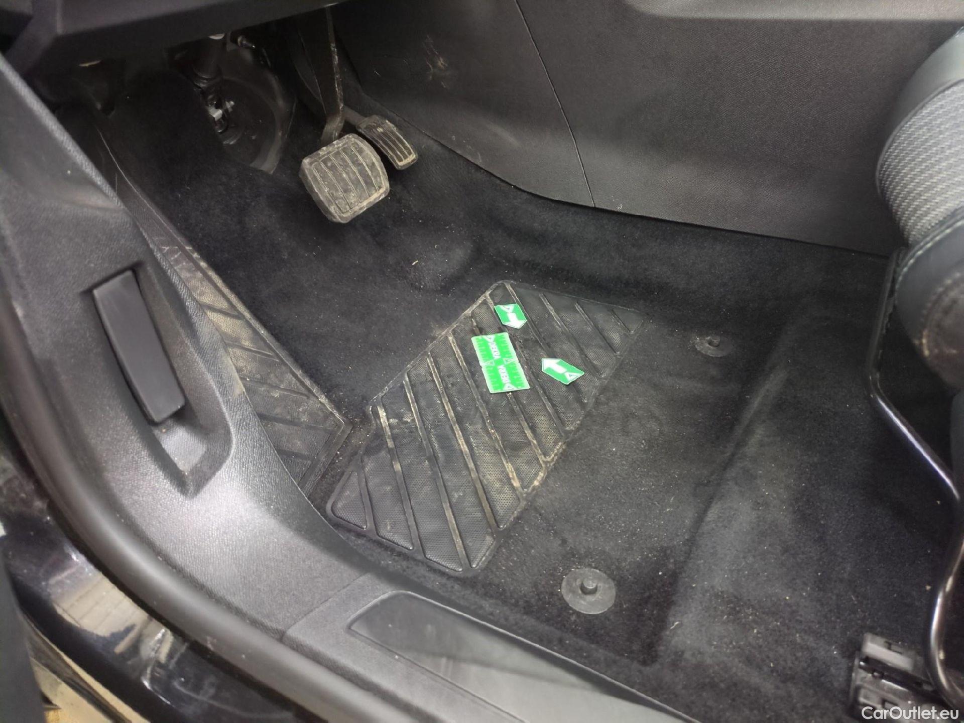  Peugeot  5008  Allure Pack 1.5 HDi 130CV BVA8 7 Sieges E6d #29