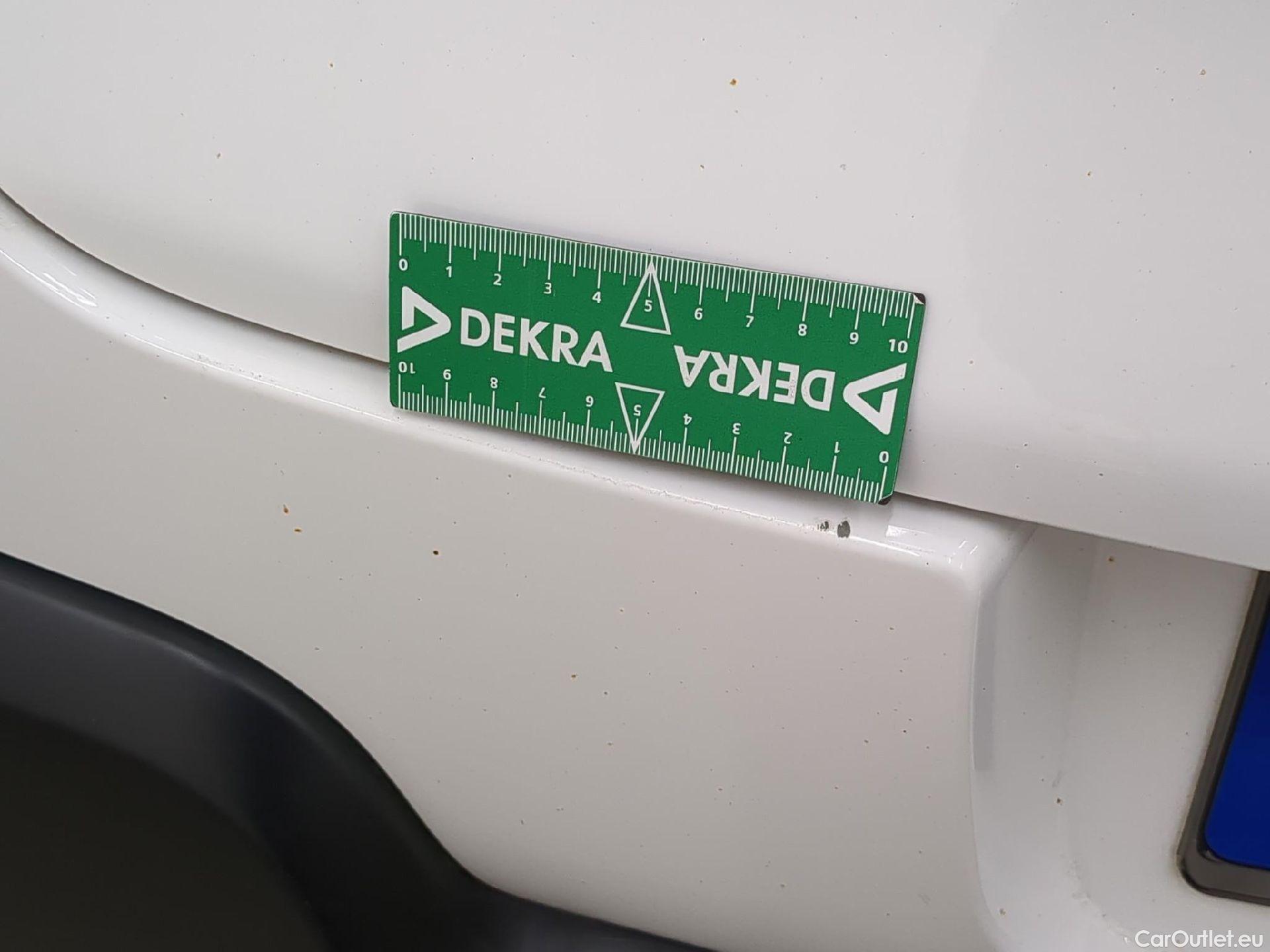  Citroen  C3  Société Feel 1.5 BlueHDI 100CV BVM6 E6d #1