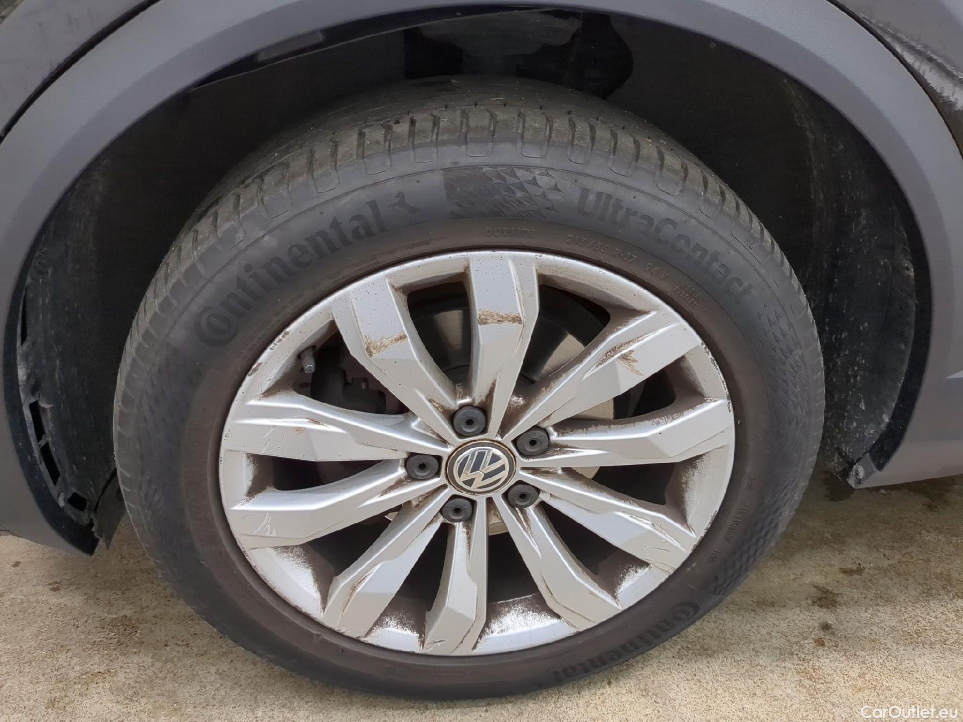  Volkswagen  T-ROC VOLKSWAGEN  / 2017 / 5P / SUV 1.5 TSI 150 EVO CARAT DSG7 #16