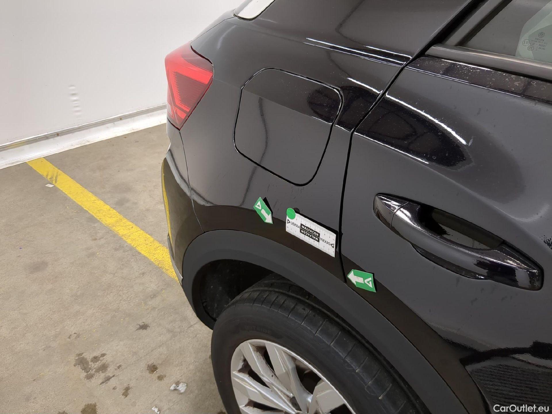  Volkswagen  T-ROC VOLKSWAGEN  / 2017 / 5P / SUV 1.5 TSI 150 EVO CARAT DSG7 #29