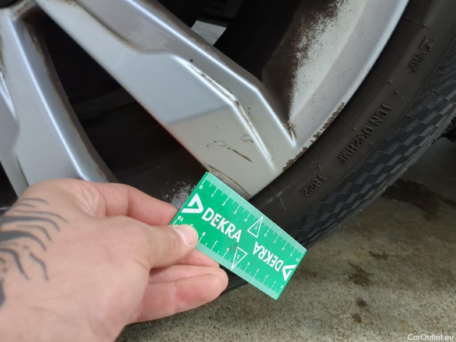  Volkswagen  T-ROC VOLKSWAGEN  / 2017 / 5P / SUV 1.5 TSI 150 EVO CARAT DSG7 #18