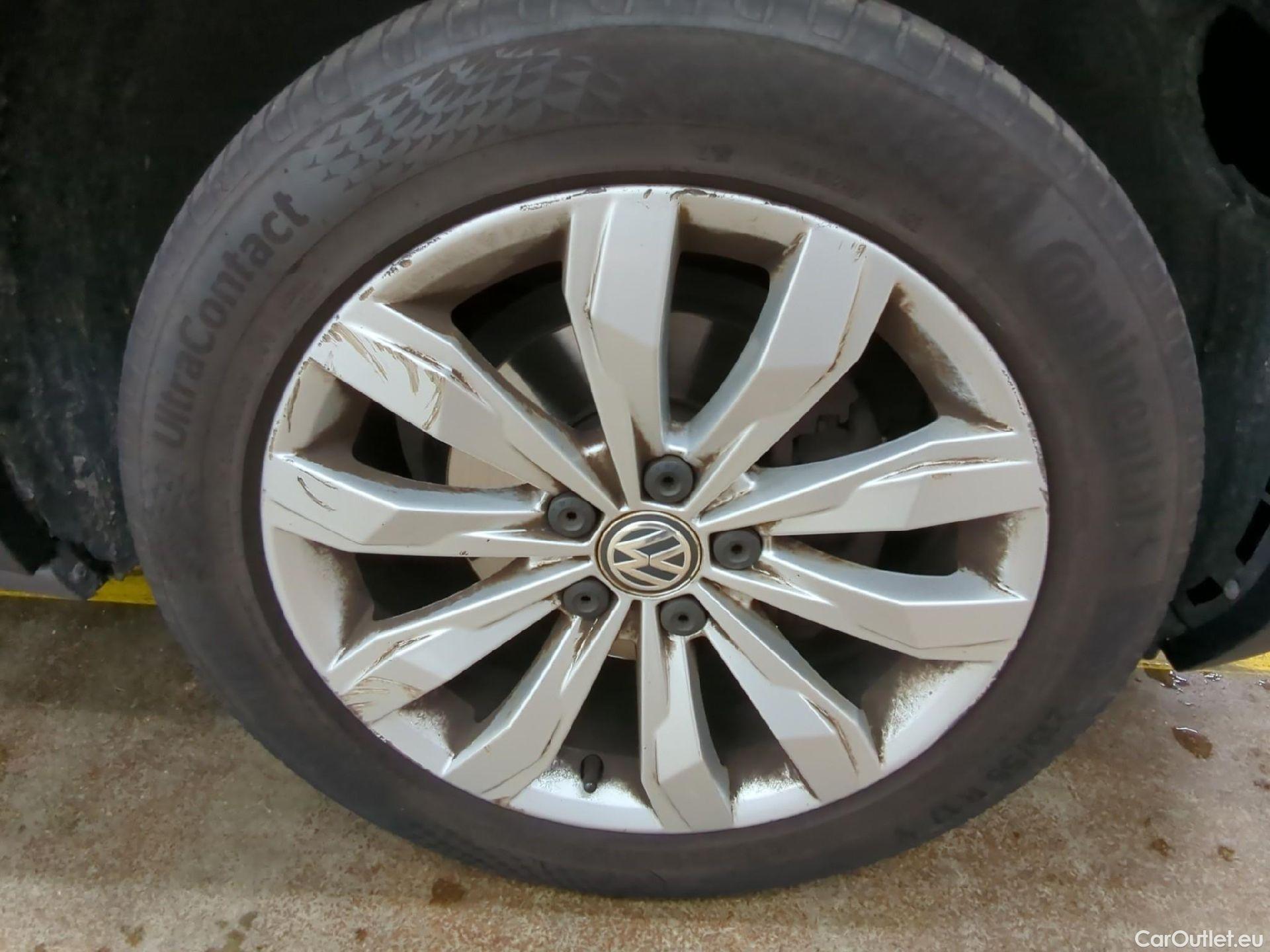  Volkswagen  T-ROC VOLKSWAGEN  / 2017 / 5P / SUV 1.5 TSI 150 EVO CARAT DSG7 #9