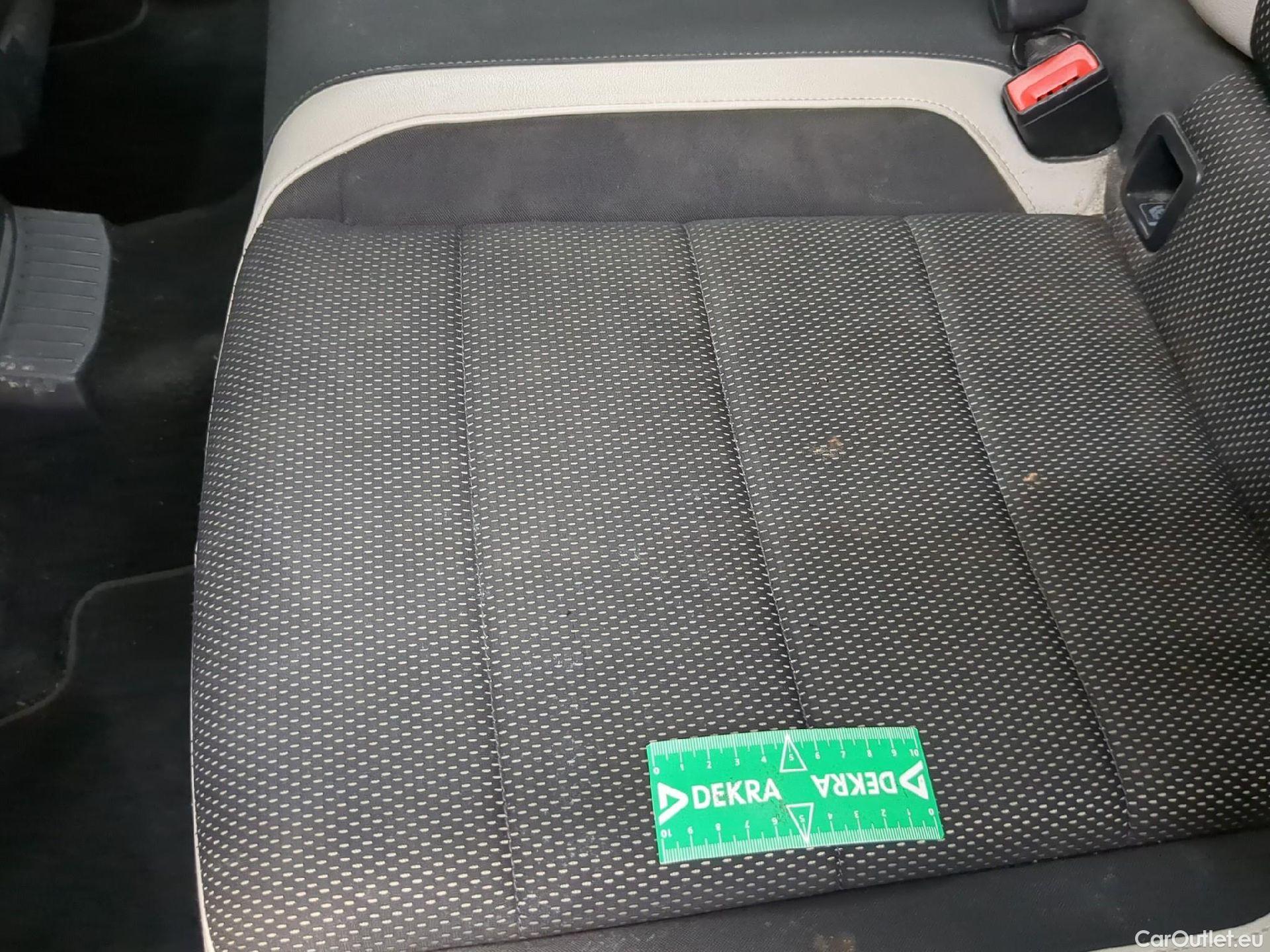  Volkswagen  T-ROC VOLKSWAGEN  / 2017 / 5P / SUV 1.5 TSI 150 EVO CARAT DSG7 #2