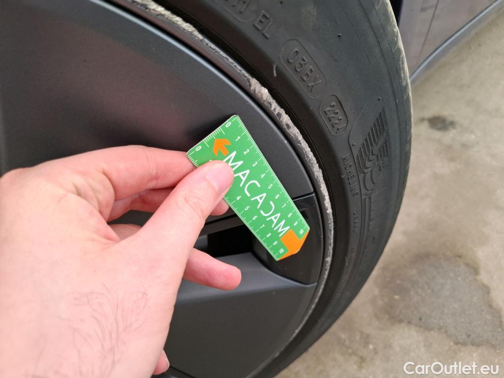  Tesla  Model 3 TESLA  / 2018 / 4P / Berline Autonomie Standard Plus RWD #36