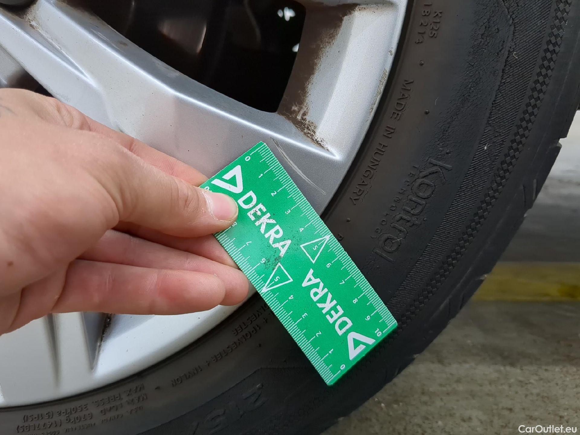  Volkswagen  T-ROC VOLKSWAGEN  / 2017 / 5P / SUV 1.5 TSI 150 EVO CARAT DSG7 #22