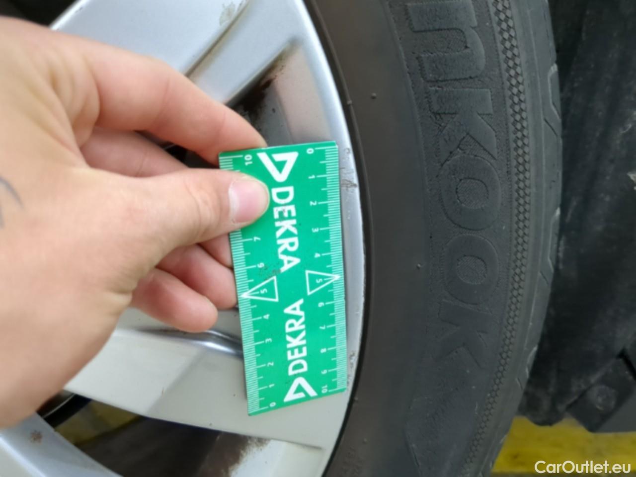  Volkswagen  T-ROC VOLKSWAGEN  / 2017 / 5P / SUV 1.5 TSI 150 EVO CARAT DSG7 #24