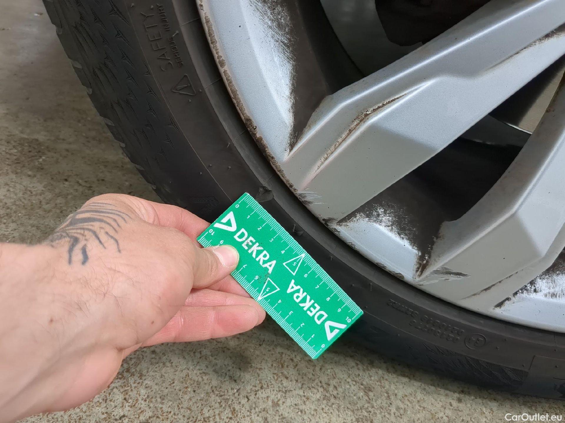  Volkswagen  T-ROC VOLKSWAGEN  / 2017 / 5P / SUV 1.5 TSI 150 EVO CARAT DSG7 #14