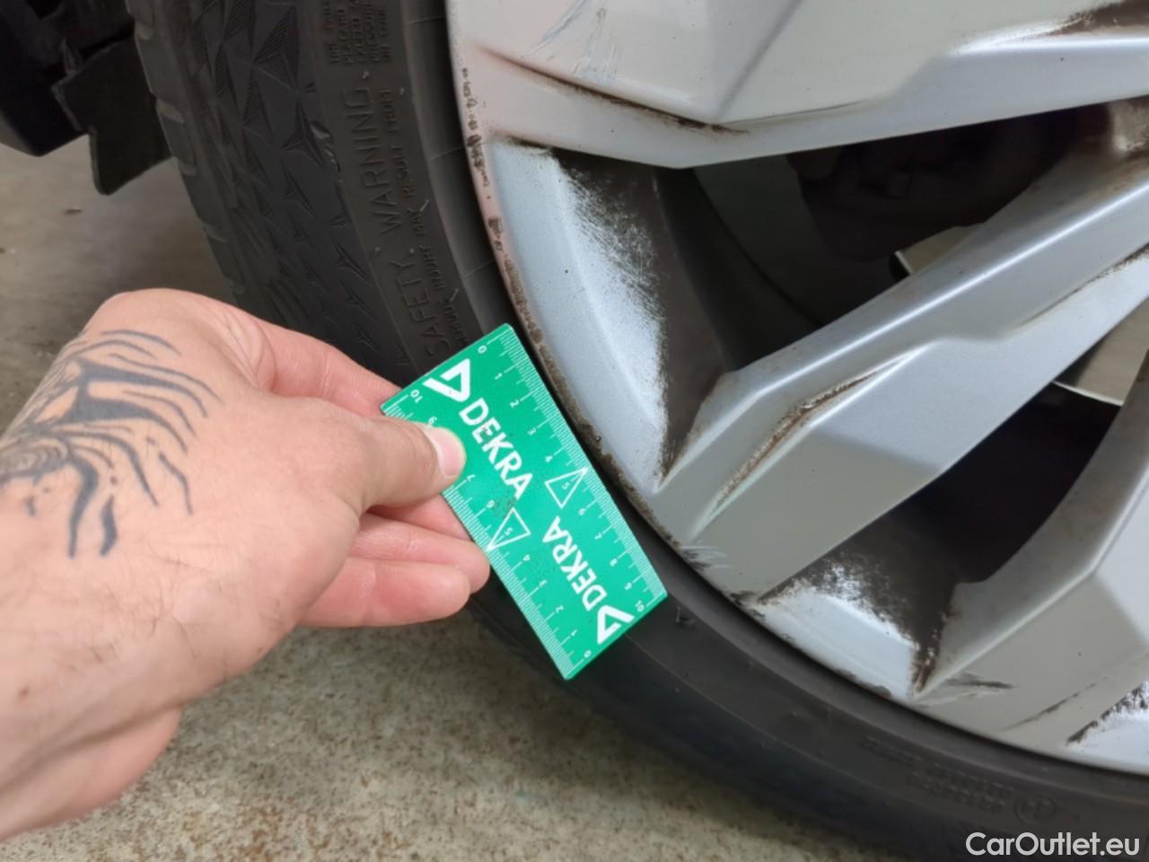  Volkswagen  T-ROC VOLKSWAGEN  / 2017 / 5P / SUV 1.5 TSI 150 EVO CARAT DSG7 #17