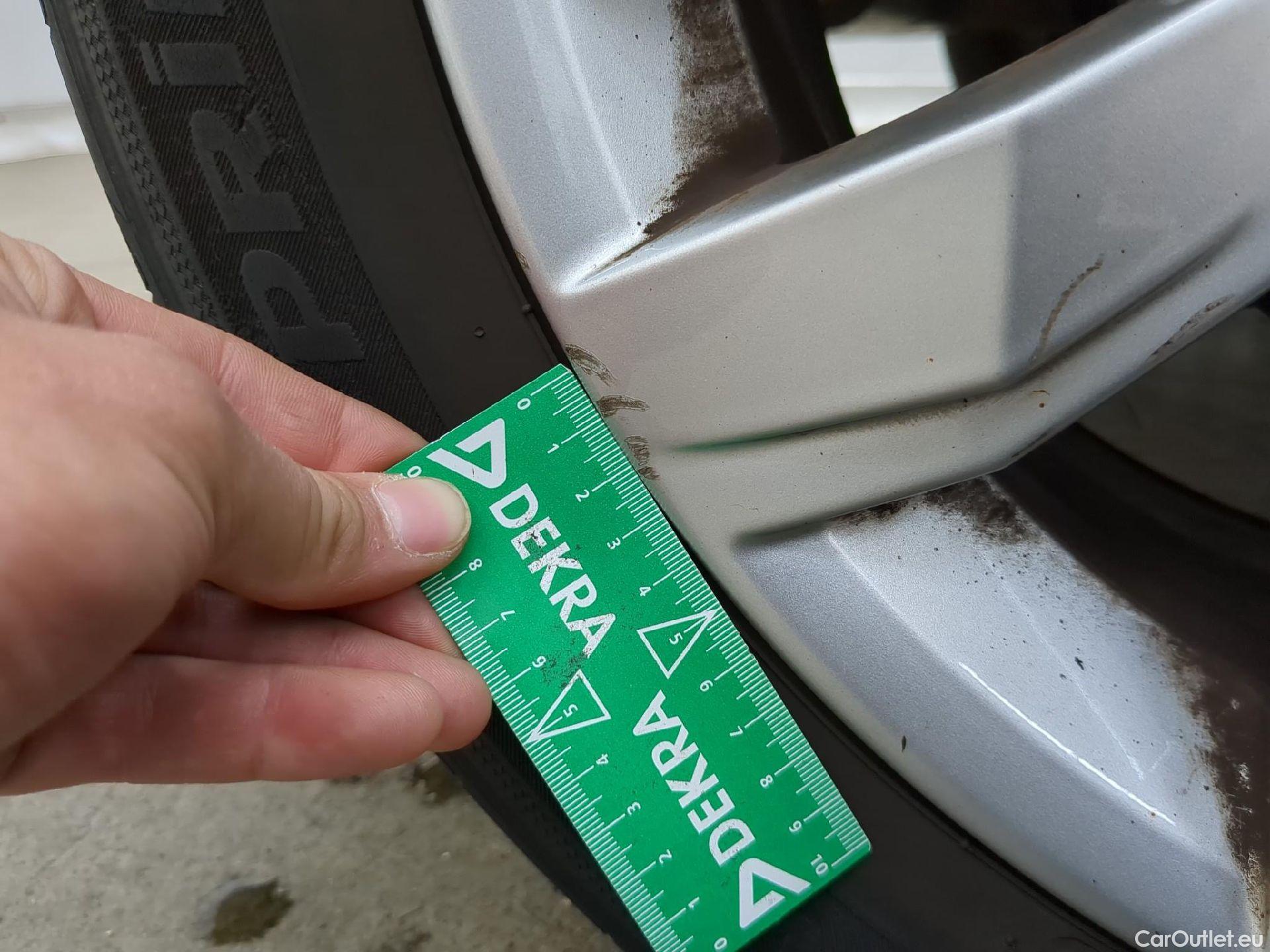  Volkswagen  T-ROC VOLKSWAGEN  / 2017 / 5P / SUV 1.5 TSI 150 EVO CARAT DSG7 #25