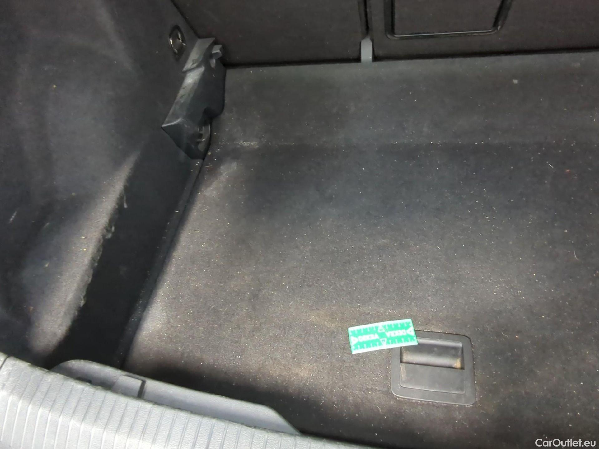  Volkswagen  T-ROC VOLKSWAGEN  / 2017 / 5P / SUV 1.5 TSI 150 EVO CARAT DSG7 #5