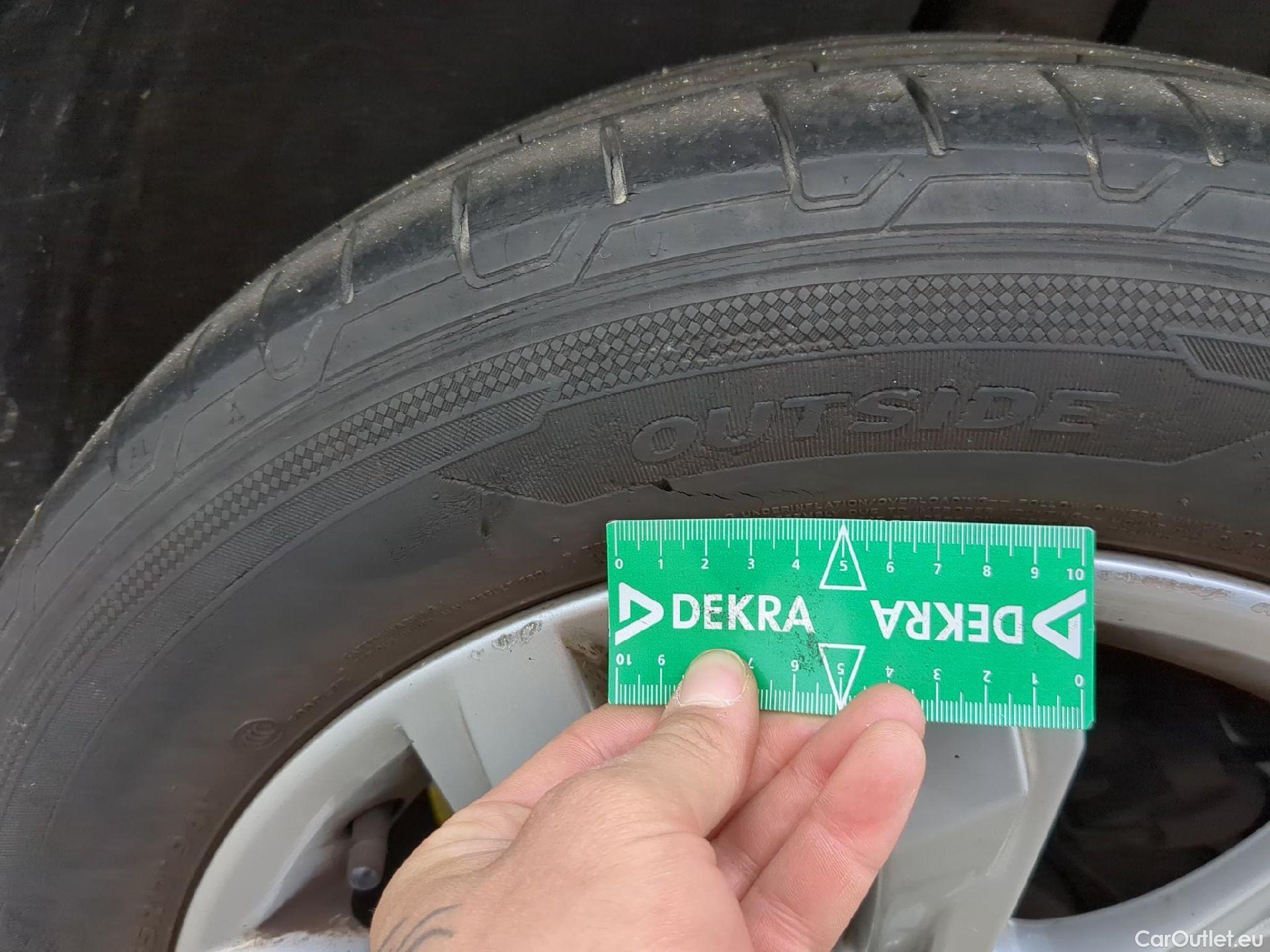  Volkswagen  T-ROC VOLKSWAGEN  / 2017 / 5P / SUV 1.5 TSI 150 EVO CARAT DSG7 #28