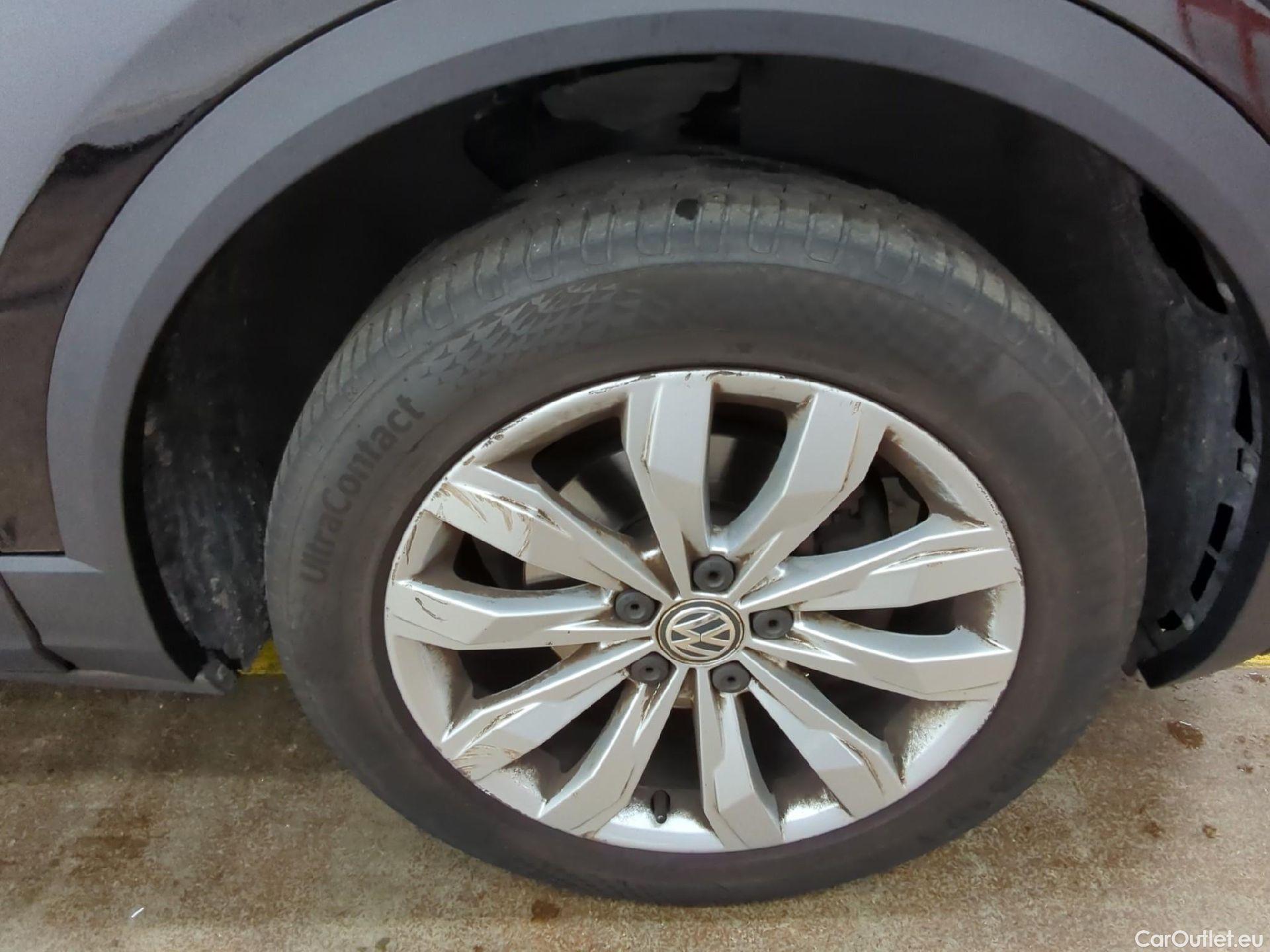  Volkswagen  T-ROC VOLKSWAGEN  / 2017 / 5P / SUV 1.5 TSI 150 EVO CARAT DSG7 #8