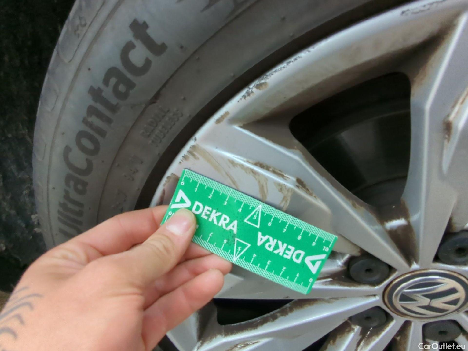  Volkswagen  T-ROC VOLKSWAGEN  / 2017 / 5P / SUV 1.5 TSI 150 EVO CARAT DSG7 #12