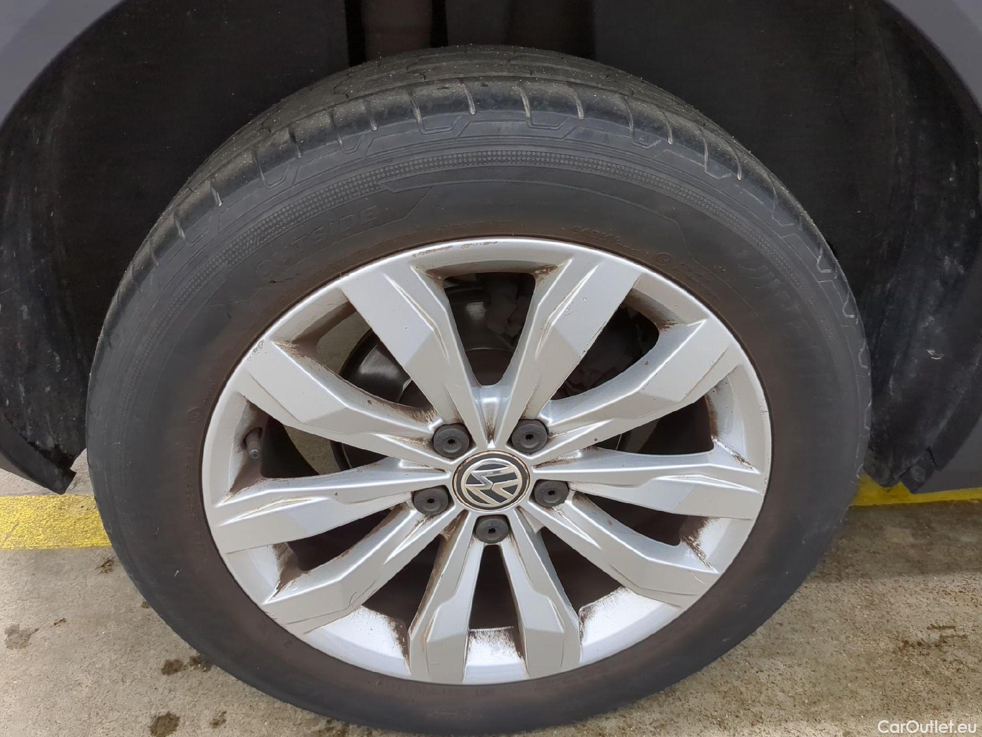  Volkswagen  T-ROC VOLKSWAGEN  / 2017 / 5P / SUV 1.5 TSI 150 EVO CARAT DSG7 #23