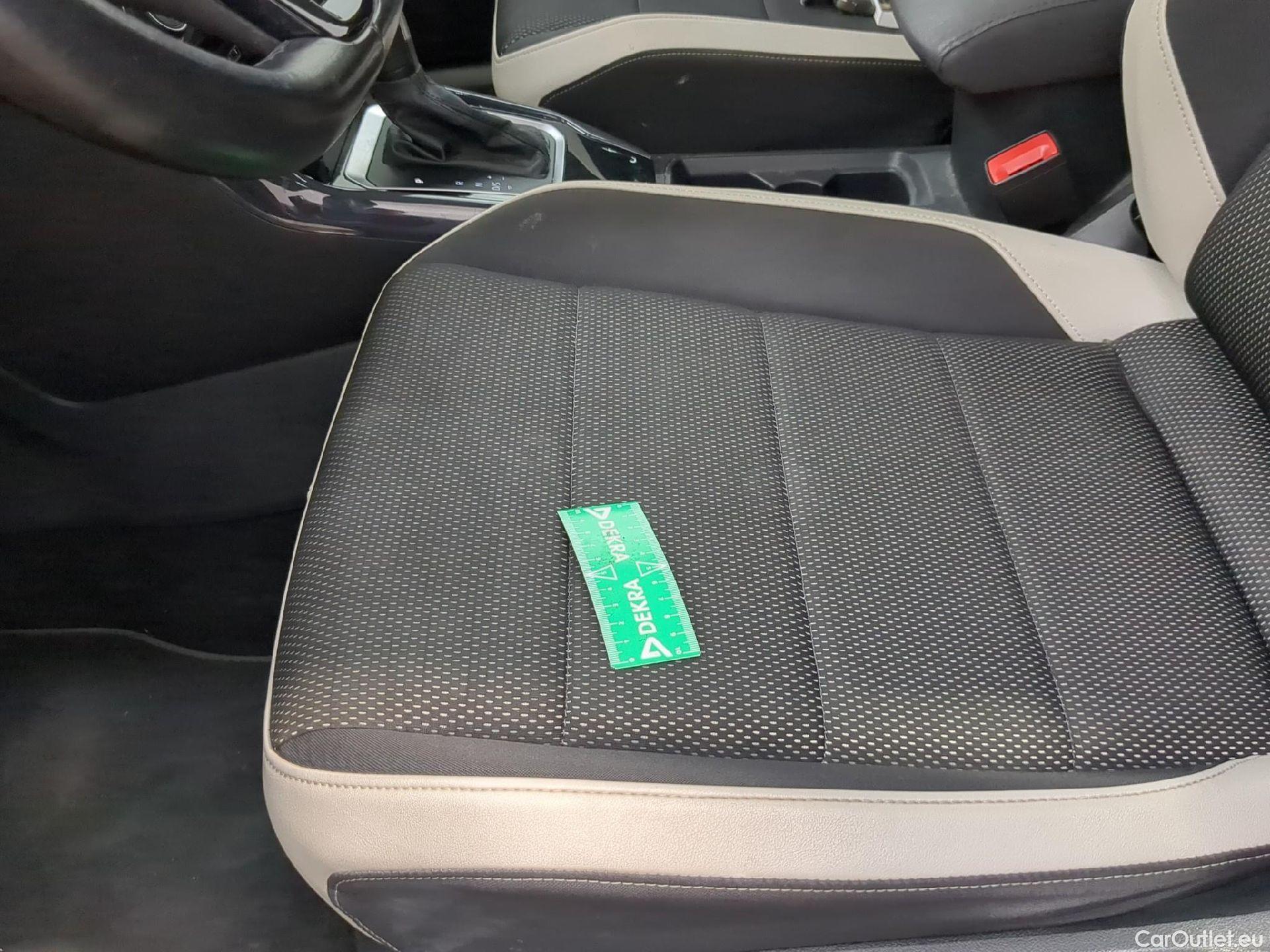  Volkswagen  T-ROC VOLKSWAGEN  / 2017 / 5P / SUV 1.5 TSI 150 EVO CARAT DSG7 #6