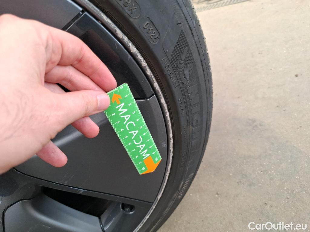  Tesla  Model 3 TESLA  / 2018 / 4P / Berline Autonomie Standard Plus RWD #44