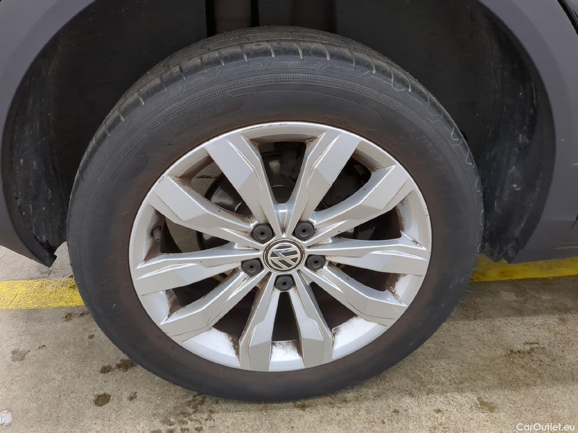  Volkswagen  T-ROC VOLKSWAGEN  / 2017 / 5P / SUV 1.5 TSI 150 EVO CARAT DSG7 #27