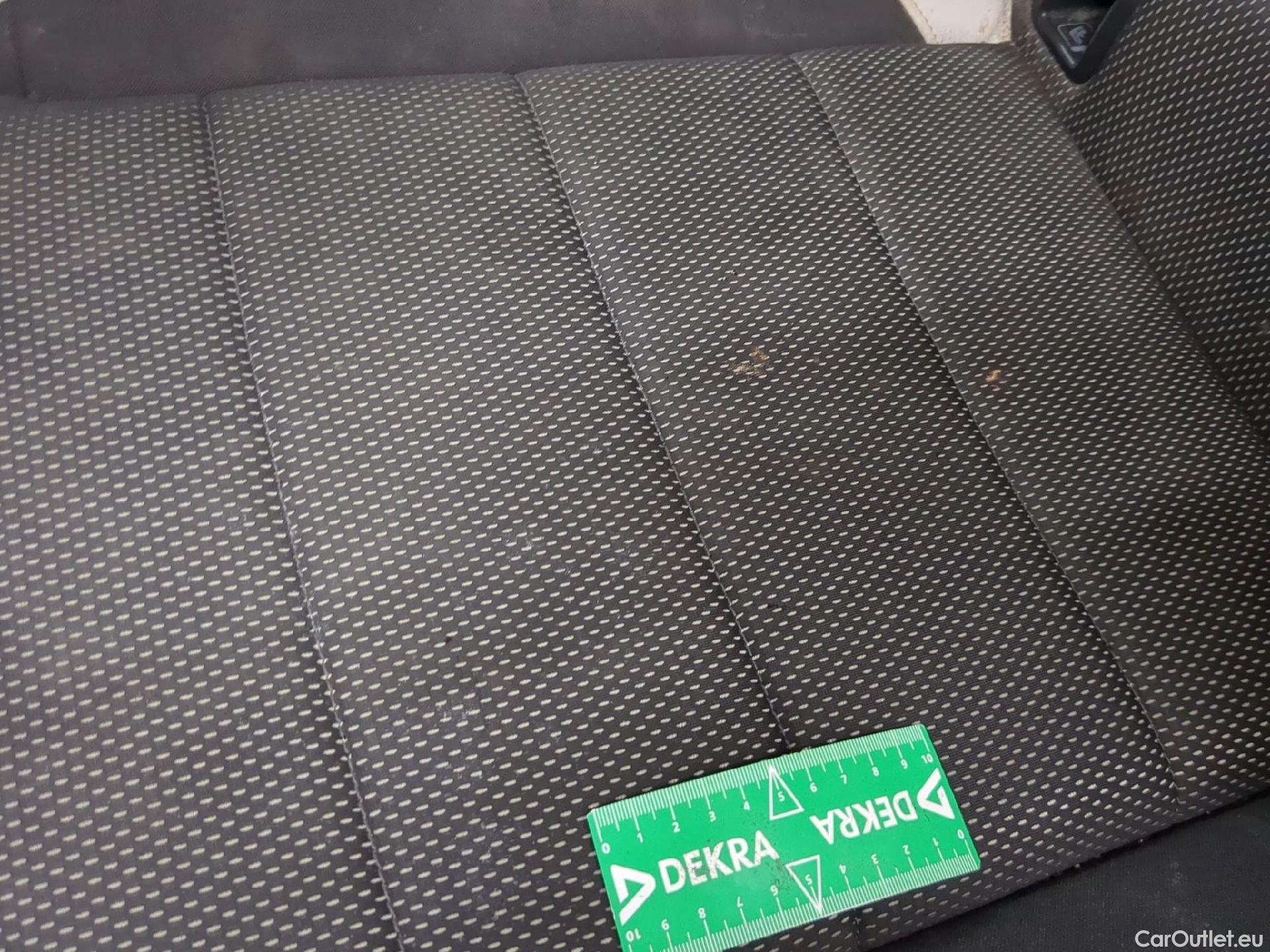  Volkswagen  T-ROC VOLKSWAGEN  / 2017 / 5P / SUV 1.5 TSI 150 EVO CARAT DSG7 #4