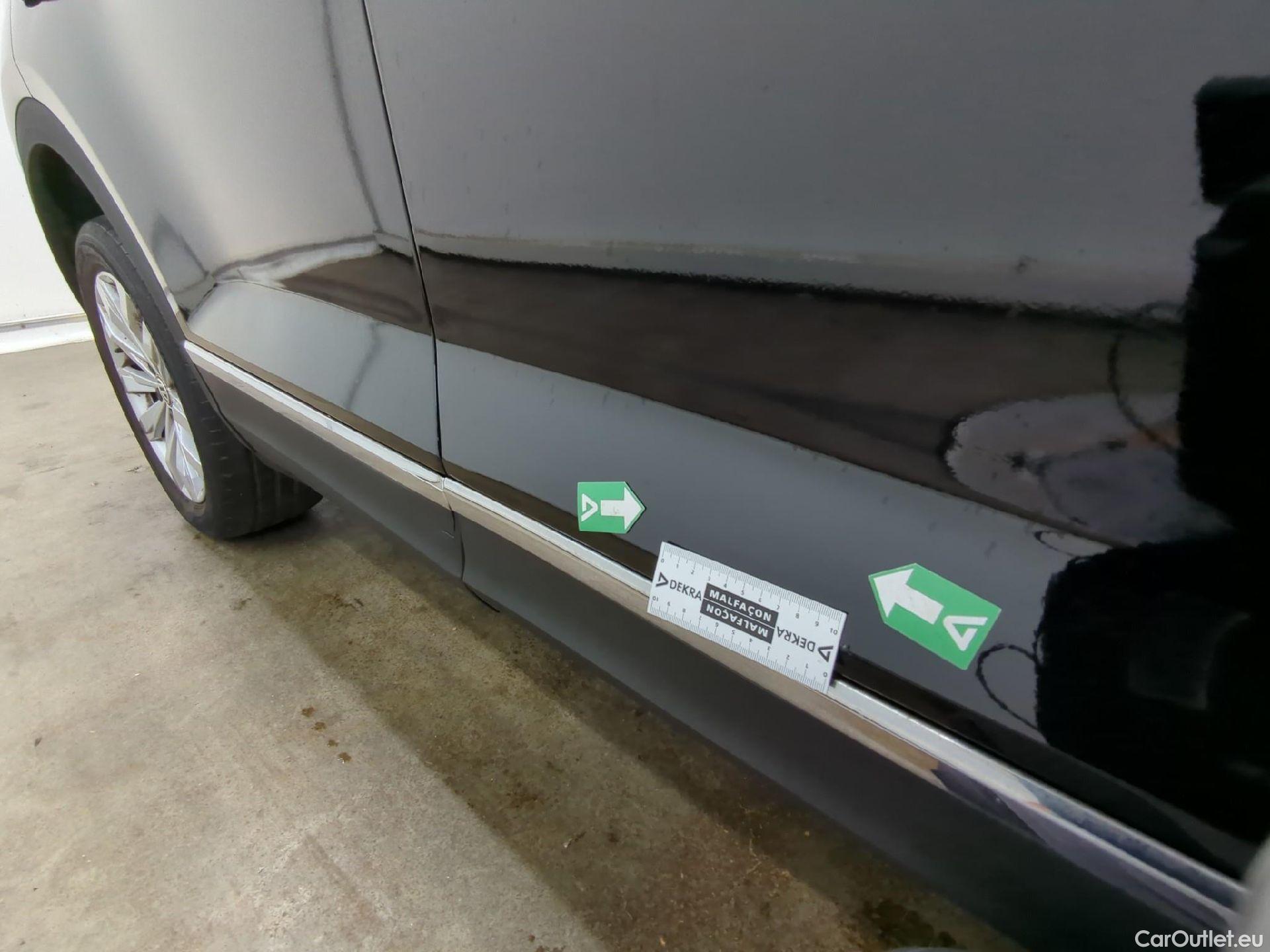  Volkswagen  T-ROC VOLKSWAGEN  / 2017 / 5P / SUV 1.5 TSI 150 EVO CARAT DSG7 #33