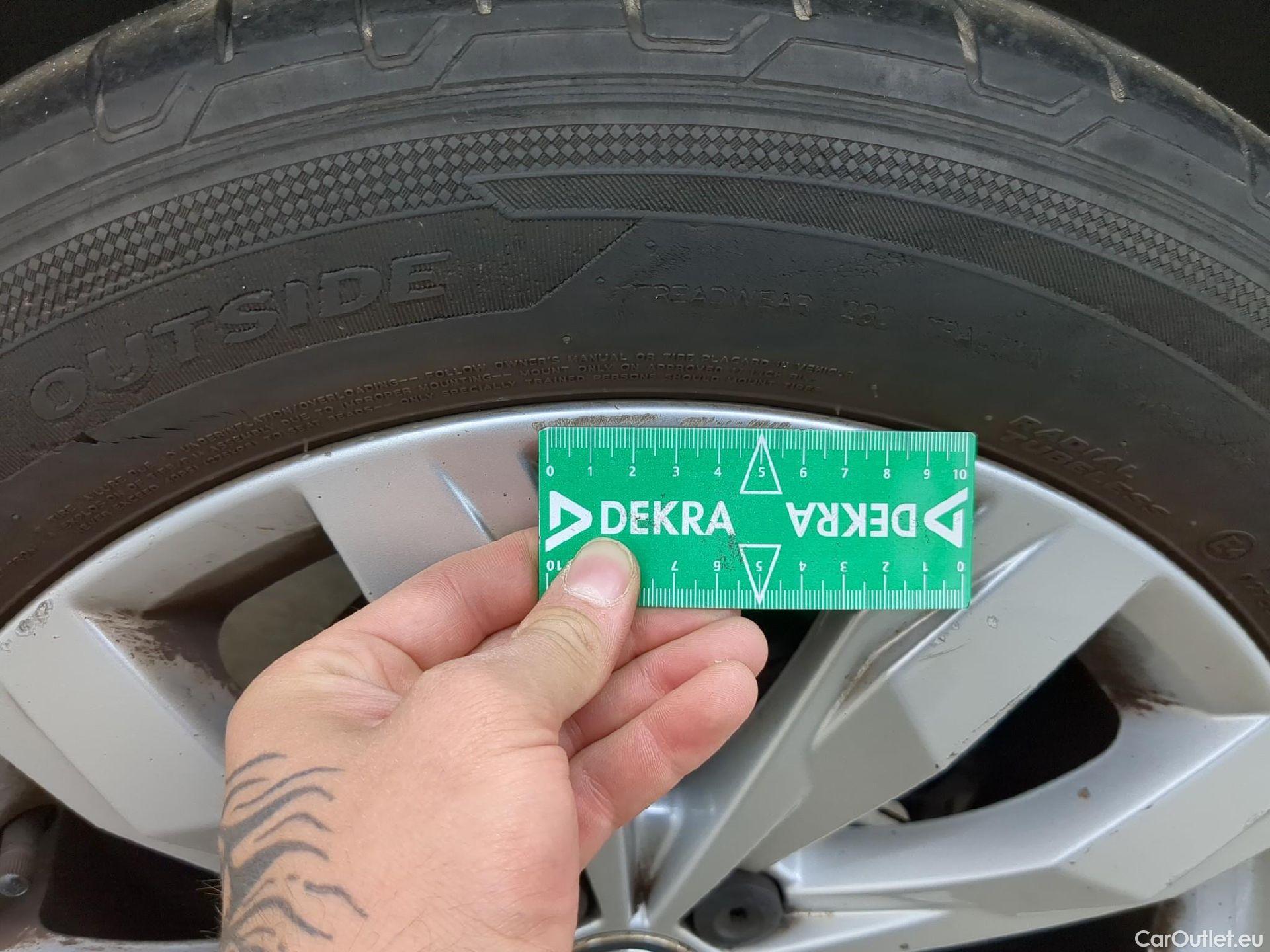  Volkswagen  T-ROC VOLKSWAGEN  / 2017 / 5P / SUV 1.5 TSI 150 EVO CARAT DSG7 #26