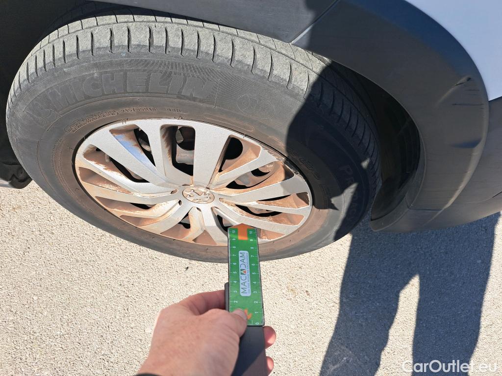  Peugeot  RIFTER PEUGEOT  / 2018 / 5P / monovolumen compacto Active Standard BlueHDi 73kW #41