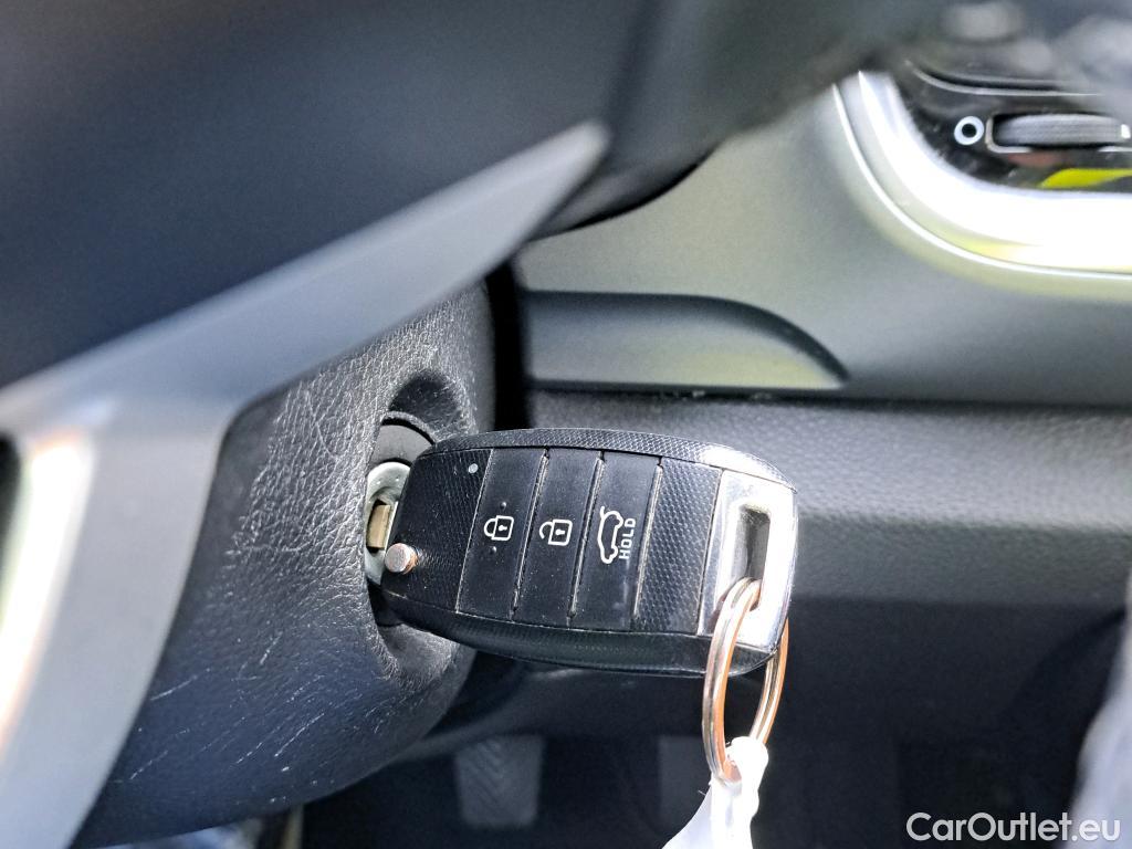  KIA  STONIC KIA  / 2017 / 5P / todoterreno 1.0 T-GDi 88kW (120CV) MHEV iMT Drive #28