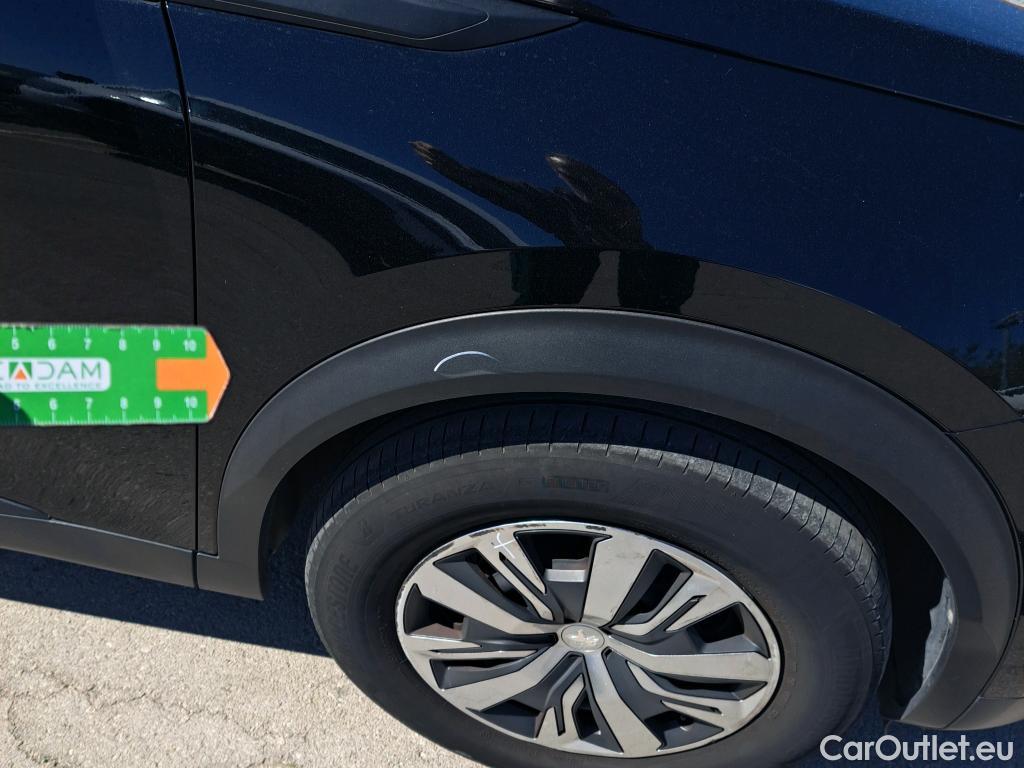  Peugeot  2008 PEUGEOT  / 2019 / 5P / todoterreno Active BlueHDI 81kW (110CV) #42