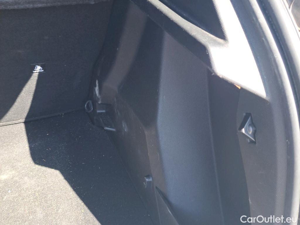  Peugeot  2008 PEUGEOT  / 2019 / 5P / todoterreno Active BlueHDI 81kW (110CV) #14