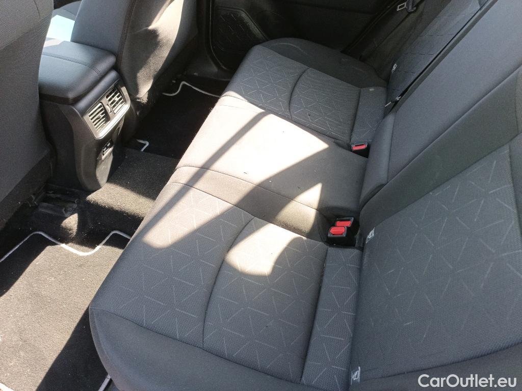  Toyota  RAV4 TOYOTA  / 2018 / 5P / todoterreno 2.5l 220H Advance #15