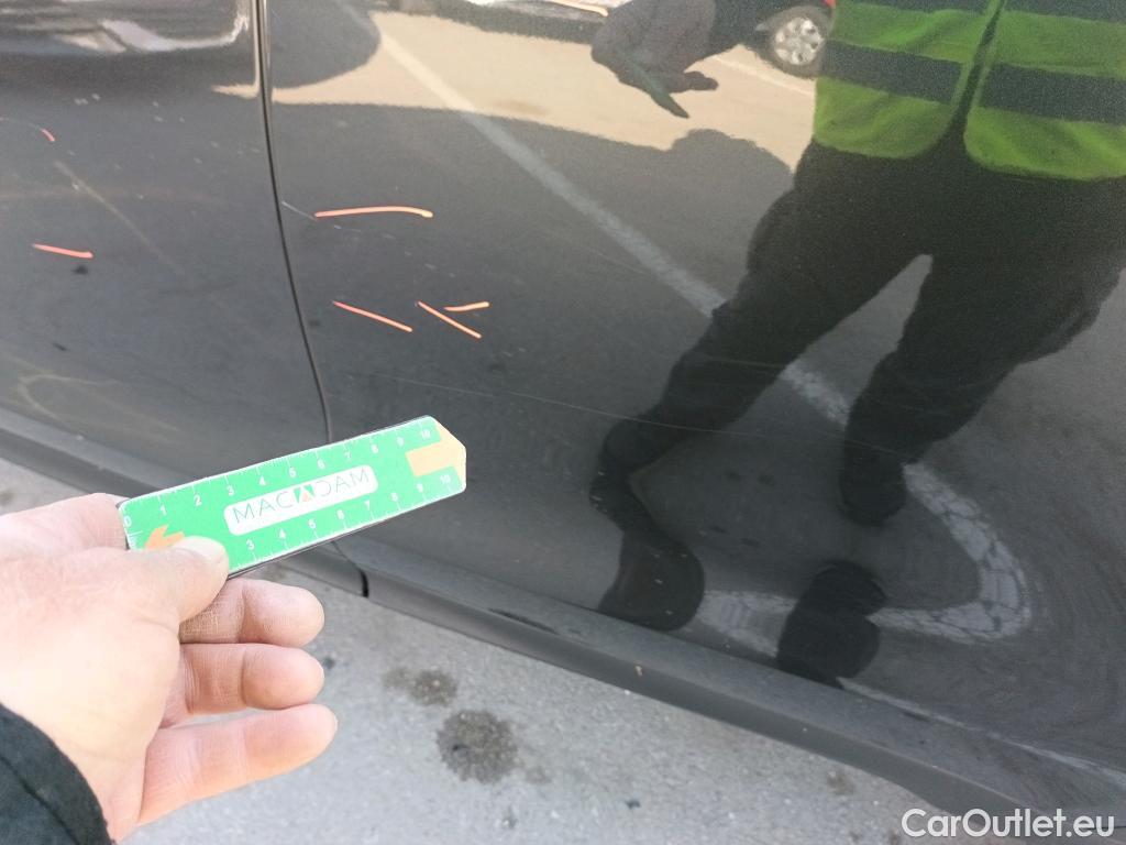  Land Rover  Discovery LAND ROVER  7 Plazas 2.0 I4 TD4 132kW (180CV) S Auto #24