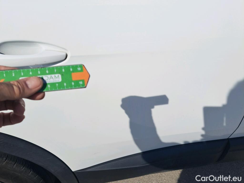  Peugeot  3008 PEUGEOT  / 2016 / 5P / todoterreno 1.5 BlueHDi 96kW (130CV) S&S Active (AC) #9