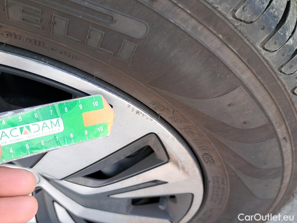  Peugeot  2008 PEUGEOT  / 2019 / 5P / todoterreno Active BlueHDI 81kW (110CV) #42