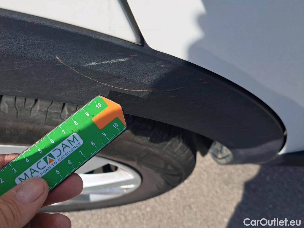  Peugeot  3008 PEUGEOT  / 2016 / 5P / todoterreno 1.5 BlueHDi 96kW (130CV) S&S Active (AC) #26